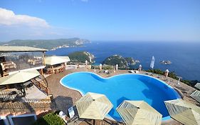 Golden Fox Studios&Suites